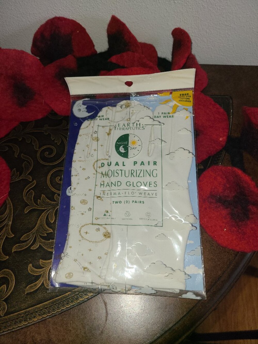 Earth Therapeutics Moisturizing Hand Gloves Therma-Flo Weave 2 Pair Day & Night